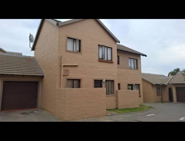 2 BEDROOM TOWNHOUSE FOR SALE IN SUMMERSET